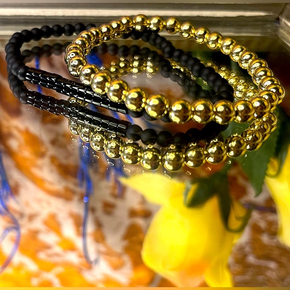 Minimalist Bead Bracelet set Onyx & Small Stone - Picture 4 of 9